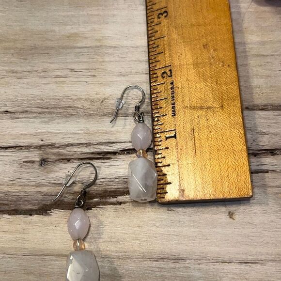 Natural quartz Dangling Earrings With Faceted Sides and Wire Hood Hanger - Picture 5 of 6